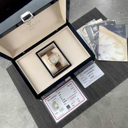百达翡丽运动优雅nautilus系列 经典热门备受欢迎的鹦鹉螺真钻女款来了！腕表尺寸35Mm 表盘镶嵌56颗 Vs1.8真钻。约一克拉！ 持gtc中国权威鉴定证 - 点击图像关闭