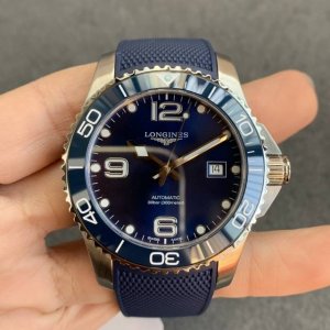 Ky出品 浪琴康卡斯潜水系列，整表配件原版开模，耗时10个月完成，打造出市场最强版本。搭载海鸥2892机芯与正品型号888机芯结构一致，上链手感和调日期方向与正