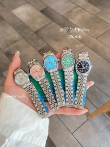 新款推荐 劳力士 28Mm精致小表螺旋后盖 女款条丁面 爆款推荐 设计显出独特高贵优雅女神气质！316精钢搭配蝴蝶扣，不显浮华的风格广受女神喜爱，逐渐深刻人心，