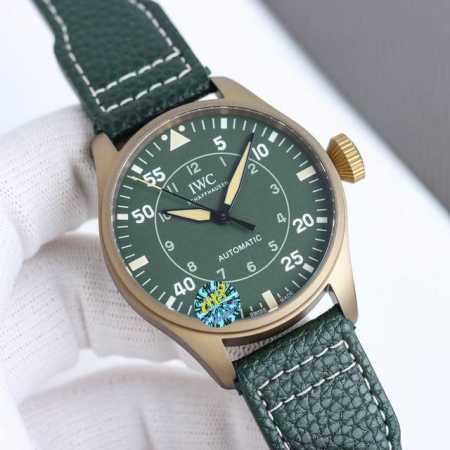 白钛 青铜 Iwc 万国 空中霸主 大飞 大飞行员 系列。43Mm 狂野阳刚的设计，霸气侧漏。细腻温柔的工艺，炉火纯青。两者相辅 刚柔并济，虎啸猿啼。 表壳 采 - 点击图像关闭
