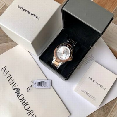 新款到货！Gmt双时区水鬼款！原厂阿玛尼Armani 石英男表，双时区指针，专柜新款！Ar11591，可单向旋转的最潮拼色圈口，搭配柳叶形指针设计，刻度与指针自