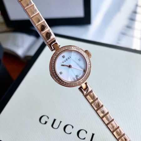 原盒:30 渠道货硬货！古驰gucci小小个真钻石英女表，整个表圈镶50颗vs1.0真钻，表面四颗vs1.1真钻，是真钻、真钻、真钻！天然贝母表盘，无法仿制的镂 - 点击图像关闭