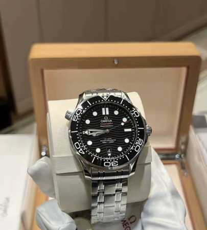 哈喽 Hello~哈喽哈喽~这里是手表玩家集结号！ 友友们，还有不久我弟就要毕业了 我准备给他准备个毕业礼物来给他的毕业增添一分仪式感～ 我看来看去还是觉得送男 - 点击图像关闭