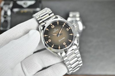 大三针,皮带 -钢带 两针半,皮带 -钢带2210 2025 新款欧米茄 Railmaster 铁霸腕表采用了与海马系列 Aqua Terra 相同的 38 毫 大三针,皮带 -钢带 两针半,皮带 -钢带2210 2025 新款欧米茄 Railmaster 铁霸腕表采用了与海马系列 Aqua Terra 相同的 38 毫