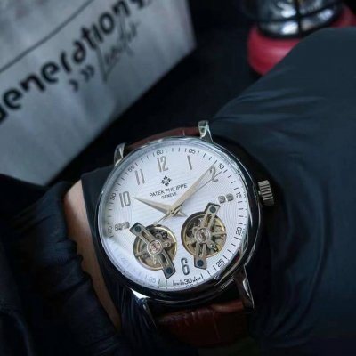 金780品牌: 百达翡丽 双行飞轮新品，商务休闲 奢华大气类型：精品男士腕表 新品 表带：真牛皮表带 舒适 机芯:高级机械机芯 稳定 材料：矿物质防刮镜面 高清