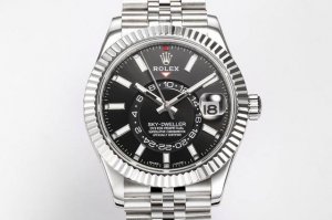 升级版 Sky-Eller 天行者！精彩细节： 表壳 尺寸42毫米，沉稳可靠、雍容大度！ 表圈采用Ring Command三角坑纹，旋转外圈可调转月份功能！ 抗