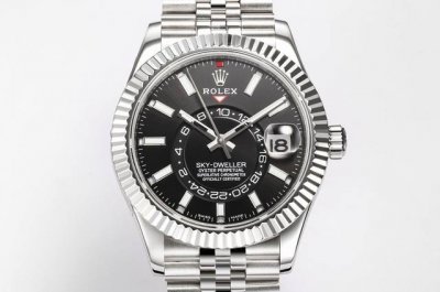 升级版 Sky-Eller 天行者！精彩细节： 表壳 尺寸42毫米，沉稳可靠、雍容大度！ 表圈采用Ring Command三角坑纹，旋转外圈可调转月份功能！ 抗