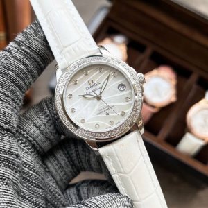 皮带款 白壳 玫壳 陶瓷带 白壳 玫壳 欧米茄－Omega 新款女装石英腕表 进口石英3针机芯 316L精钢镶钻表壳 蓝宝石玻璃镜面 真牛皮表带 陶瓷间精钢 直