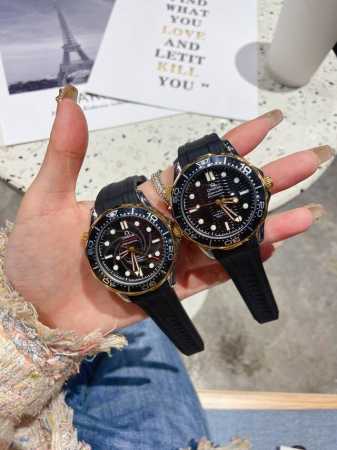 Ω Omega [福]欧米茄 Seamaster 新品海马系列 新款 300米300M 直径42毫米42Mm 潜水表。精钢材质，胶带表带，可透视全自动机械机芯。 - 点击图像关闭