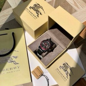 新款到！英国经典奢侈品牌，Burberry 巴宝莉石英男表，Bu9803，巴宝莉永恒经典的格子风格渗透到表盘上，既典雅又不失美感，原装瑞士机芯，蓝宝石玻璃镜面，