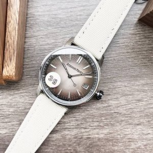 重磅来袭 3G出品 极具现代感的多面结构给爱彼code 11.59的设计和技术带来无穷的可能性。 Ap爱彼code 11.59 Ref. 15210Qt.Oo.