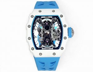 Richard Mille 里查德米尔Rm53-01 将腕表设计与运动赛事相互结合，完美诠释了赛场上的勇者坚定信念、顽强拼搏的精神。Rm53-01以马术运动为背