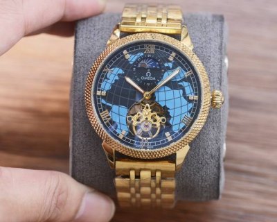 最新 ：欧米加最佳设计独家首发 类型 ：精品男士腕表 表带 ：316精钢表带 机芯 ：全自动机械机芯 镜面 ：矿物质强化玻璃 更高清 品味高雅 浩瀚大气 匠心独