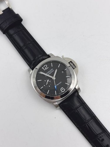 Sj出品 品牌：沛纳海--panerai 系列 ：庐米诺系列 pam01367 类型：男士顶级腕表 机芯：全自动机械机芯 表壳：316L精钢表壳 镜面：矿物强化