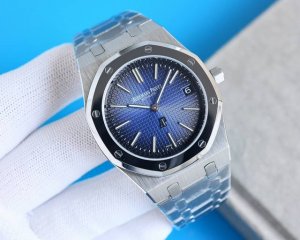 金+20爱彼15202 皇家橡树系列，精品男士腕表，经典大三针设计，尊贵大气，绅士风范，卓越品质，热卖全城。采用进口西铁城机械机芯 零返修 ，顶级316精钢表壳