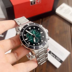 620钢带系列，天梭T120六针最新款，原单正品，蓝宝石玻璃，原装瑞士机芯，表盘圈口可转动。316L精钢，表径45Mm！蓝宝石玻璃镜面。防水300米！三码合一，