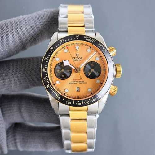 Twfactory 帝陀最新款碧湾计时型 Black Bay Chrono 精钢款腕表 1壳套采用磨砂及磨光316L精钢打造 2直径41Mm 3圆拱形表盘充满复