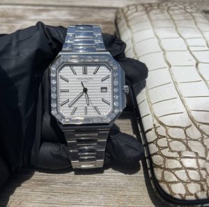 Bba出品必属精品 。百达翡丽 Cubitus系列 5821 1A-001探索奢华与精湛工艺的完美结合， 手表以其直径45Mm和厚度仅8.6Mm的优雅设计，展现
