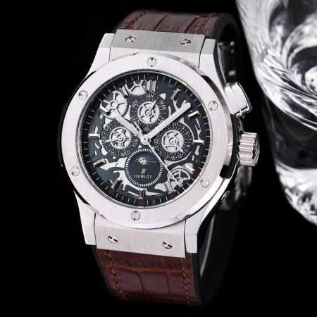 HUBLOT 宇舶 恒宝 男士多功能月相机械腕表，表壳采用精胚316钢精细打磨与原装一至，直径45mm，厚度13mm。采用高级机械机芯，原装漏空转坨，隐定零返修 - 点击图像关闭
