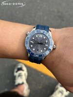 Kg出品， 再次升级-海马 米呈现！！！ 欧米茄海马 米系列腕表，采用进口316L精钢打造而成，表圈采用韩国高密度陶瓷，饰以白色珐琅潜水刻度。表盘亦以抛光陶瓷制