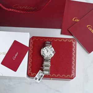 Af卡家蓝气球系列男款42Mm机械到货，原装瑞士Sw200机芯，三码合一 底盖吊牌 保卡 男女款的尺寸决定了它们的机芯是不一样的，男款机械更高端一些，而且带日历