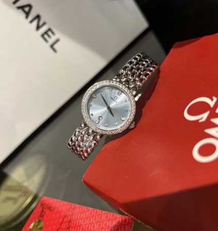 白 .金+20.钻+30欧米茄 Omega 精品女神水滴系列腕表。精致唯美的设计，让您的美丽无处不在，也将华丽与经典融合，创造出惊艳巨作，表盘清新淡雅，色彩的格 - 点击图像关闭