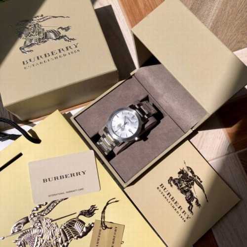 英国经典奢侈品牌，Burberry 巴宝莉石英男表，Bu9900，巴宝莉永恒经典的格子风格渗透到表盘上，既典雅又不失美感，原装瑞士机芯，蓝宝石玻璃镜面，316L