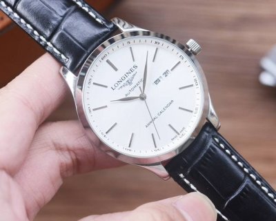 金770男人挚爱 三针腕表 DDD 最新 ：浪琴最佳设计独家首发 DDD 类型 ：精品男士腕表 DDD 表带 ：真牛皮 316表带 DDD 机芯 ：全自动机械机