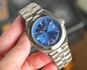钢带 ，胶带 A壳，江诗丹顿纵横四海系列4500Vvacheron Constantinoverseas这款腕表采用41Mm精钢表壳和904L表链，原版开模复刻