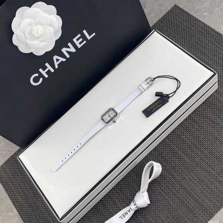 香奈儿Chanel黑金小方糖女士石英腕表表壳和表扣采用的炉内真空镀金技术，整面18K金覆盖厚度为8咪，腕表尺寸19.715.2Mm.搭载进口原装石英机芯，方形多 - 点击图像关闭