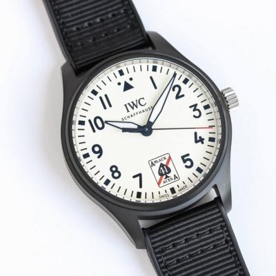 V7 Factory Iwc 万国 飞行员系列 利用最新的精密Ai电喷技术，Or9 新氟胶带 终于试验出少量的零色差的万国黑 ___ 全场唯一去除紫色温的黑面