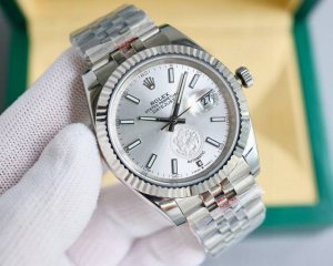 白 -金1170。应广大消费者要求精心设计厉经三年最新款上市，劳力士日志系列！龙年贺岁版龙年珍藏采用独特的设计风格 ，字面设计招财麒麟貔貅高档奢侈， 男士腕表新
