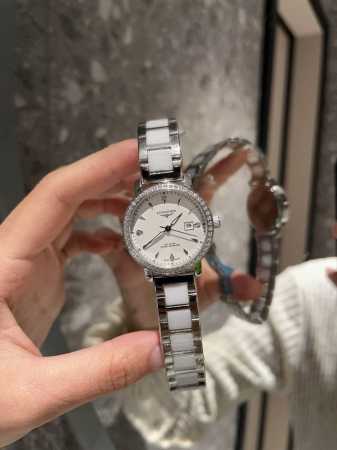 白壳 玫 陶瓷 . 浪琴-Longines 新款女表 原装进口石英机芯 316L精钢表壳 直径29Mm 厚8Mm如果今天的阳光停止了它耀眼的光芒。那么你的一个微 - 点击图像关闭