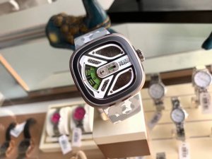 支持香港、美国直邮 Sl-Factory横空问世“墨西哥牛仔” 七个星期五seven Friday A.K.A Ei Charro 墨西哥牛仔限量版 型号：M1