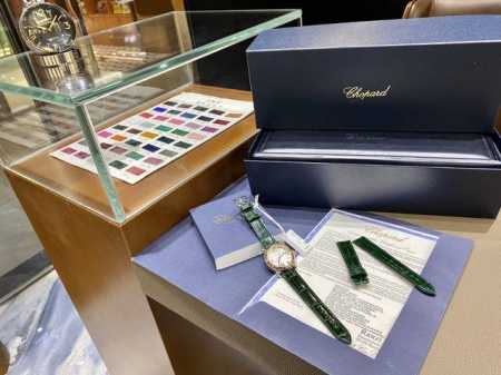 全网独家专柜最新尺寸33Mm！之前出的30太小 36又太大、现在不用纠结尺寸了，快乐无忧！瑞士壳厂打磨精细壳套 舞动的快乐钻石 “有金有钻”寓意有进有赚。钻石恒 - 点击图像关闭