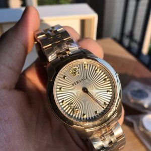 包装加50。2019年最新款original Versace新款范思哲audrey V女表，光线纹表盘饰以铆钉指示时刻，绝美立体3D设计donatella 宠物