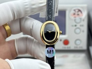 牛皮: ，鳄鱼皮+50 DDD M1 Factory 卡地亚迷你浴缸，Cartier Mini Baignoire 长在每个人心尖上的审美。玲珑小巧却有极具辨识