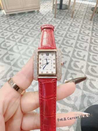卡地亚 Cartier 新款 经典三针针系列女士方形腕表，气质腕表！线条流畅，魅惑动人，柔软服帖于腕间，奢华风格完美呈现出女性的前卫、大方 独特的造型彰显成熟优 - 点击图像关闭