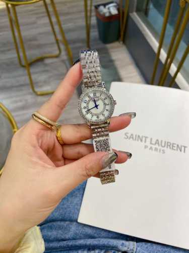 白 金 浪琴 Longines 索依米亚 进口日本石英机芯 316L精钢表带。 传统三针设计 日历星期显示 原装蝴蝶扣 尺寸：女款30Mm 实物实拍，欢迎转发