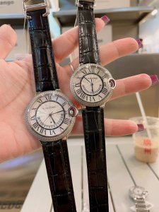 白 金 钢带+40 单排钻+20 双排钻+40 全网最新款cartier 卡地亚蓝气球系列 最新款西铁城进口石英情侣对表 三针半圆大日历窗口 双卜蓝宝石玻璃镜面