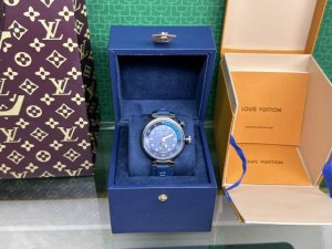 Lv路易威登Qa122Z智能腕表系列自动机械表，表径44Mm，精钢pvd镀黑材质，100米防水，男神李敏镐广告款，热门高颜值表款 缺少盒子，97新，众多明星同款