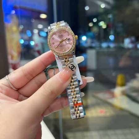 新款推荐钻圈 劳力士 28Mm精致小表螺旋后盖 女款钻面 爆款推荐 设计显出独特高贵优雅女神气质！316精钢搭配蝴蝶扣，不显浮华的风格广受女神喜爱，逐渐深刻人心 - 点击图像关闭