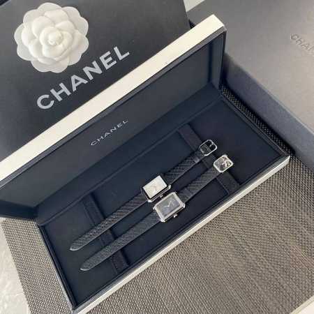 香奈儿Chanel小方糖女士石英腕表表壳和表扣采用Cnc雕刻技术，表盘像素元素和电子艺术的视觉冲击！表盘镶嵌钻石！腕表尺寸3426Mm.搭载进口原装石英机芯，方 - 点击图像关闭