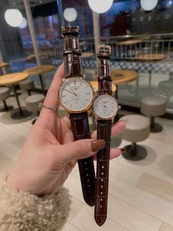 白 金 钢带20 新款浪琴-Longines简约大气女款 进口石英机芯 矿物质玻璃镜面 316L精钢表壳 直径30Mm厚8Mm 该款腕表备受女性喜爱，在不同的场 - 点击图像关闭