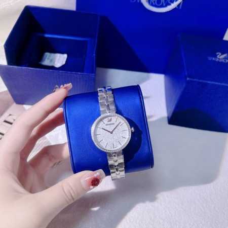 白 玫 Swarovski 施华洛世奇 璀璨耀眼的星空设计 优雅的外形及实用性兼备 为造型增添吸睛光彩 举手投足间尽显雅致魅力 佩戴上手效果更佳简约大方的造型， - 点击图像关闭