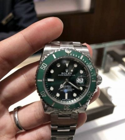 高品质 绿水鬼 机械机芯 精钢市场高版本 凭借买版、表径39Mm不断改进的钻研精神，特别是五大神器的业界认可，表径目前销量一直成上升趋势预定款式。 The Be