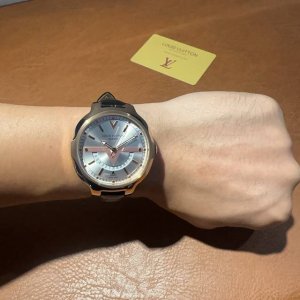新款！Lv Lv 路易威登高端帅表容易搭，戴起来好看，完美打造，前卫帅气男士必备，机芯：进口石英机芯，尺寸：42Mm ，厚度：16Mm