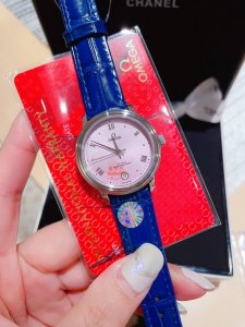 玫金 欧米茄精美绝伦的蝶飞典雅系列女款，完美诠释了精雅与华美采用316精钢，质感一流字面采用深海彩贝，美得无与伦比 石英机芯，质量保证指针采用批P花工艺，双面真