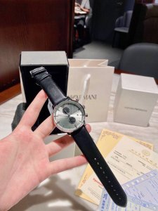 原单品质 材质：316L精钢表壳 玻璃：矿物质强化玻璃 机芯：原装进口石英机芯 尺寸：直径42Mm 简约大气上下眼 时尚成熟的高端格调 成就经典爆