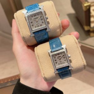 白壳 金壳 爱马仕 Heure H 系列 最经典的h字表壳 纯手工打磨而成 满天星 对这种方形表盘的手表真的一点抵抗力都没有 316精钢表壳精工打磨 H 型 线
